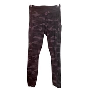 Athleta Ultimate Camo 7/8 Tight Black & Gray Camo Print Size XS